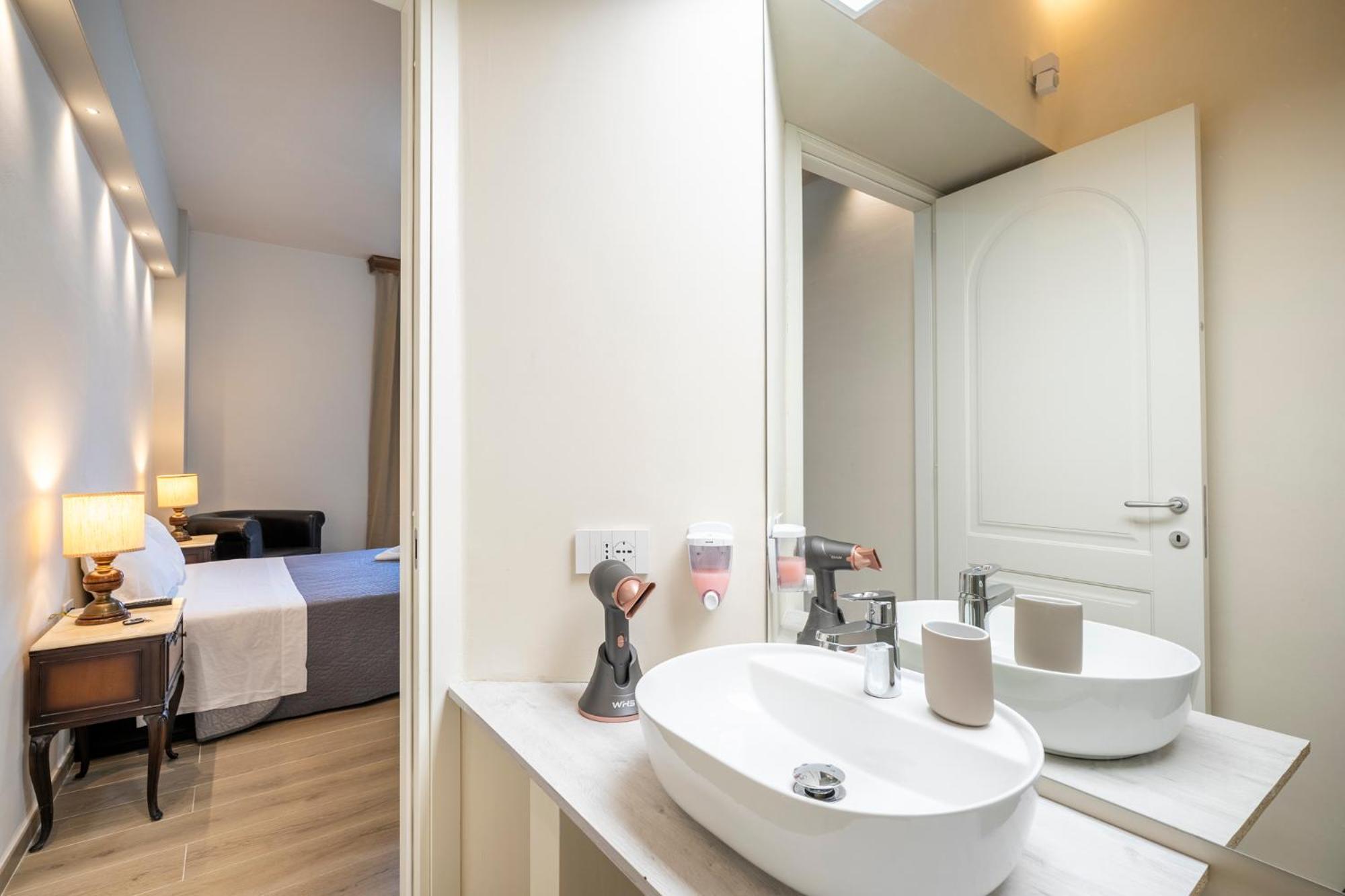 Duomo - Camere Matrimoniali Con Bagno Privato فلورنس المظهر الخارجي الصورة